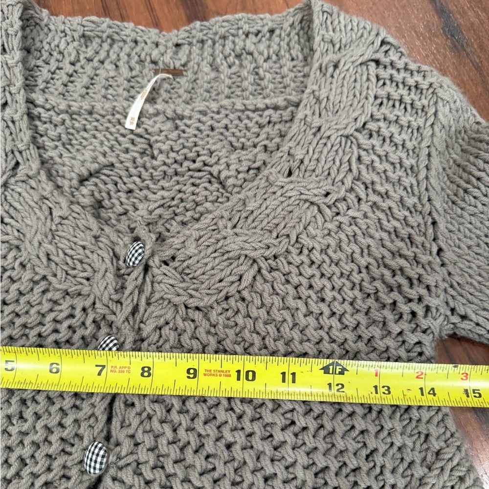 Free People Cable Knit Gingham Buttons cropped Cardigan Sz XS Gray - Picture 4 of 7